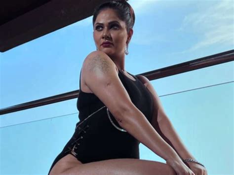 gand mari|XXX, Gandii Baat actress Aabha Paul shares sexy reels posing in。